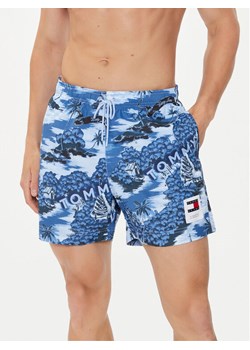 Tommy Hilfiger Szorty kąpielowe UM0UM03150 Niebieski Regular Fit ze sklepu MODIVO w kategorii Kąpielówki - zdjęcie 182693712