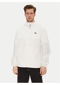 Tommy Jeans Wiatrówka Chicago DM0DM20204 Écru Regular Fit ze sklepu MODIVO w kategorii Kurtki męskie - zdjęcie 182693874