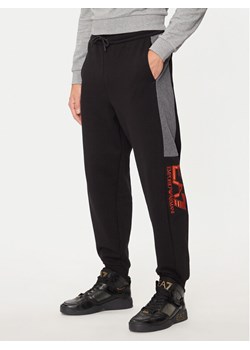 EA7 Emporio Armani Spodnie dresowe 6DPP56 PJVTZ 1200 Czarny Regular Fit ze sklepu MODIVO w kategorii Spodnie męskie - zdjęcie 182694312