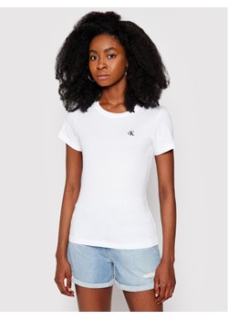 Calvin Klein Jeans T-Shirt J20J212883 Biały Slim Fit ze sklepu MODIVO w kategorii Bluzki damskie - zdjęcie 182694451