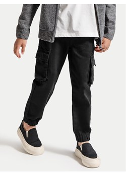 Coccodrillo Spodnie dresowe ZC4119101WBK Czarny Regular Fit ze sklepu MODIVO w kategorii Spodnie chłopięce - zdjęcie 182694460