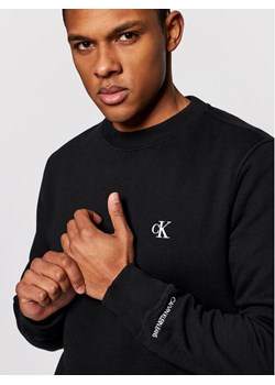 Calvin Klein Jeans Bluza Embroidered Logo J30J314536 Czarny Regular Fit ze sklepu MODIVO w kategorii Bluzy męskie - zdjęcie 182694881