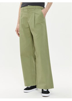 ONLY Spodnie materiałowe Stella 15311377 Zielony Regular Fit ze sklepu MODIVO w kategorii Spodnie damskie - zdjęcie 182694924