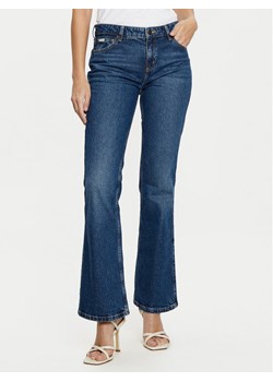 Guess Jeansy W5RA1S D5M44 Granatowy Regular Fit ze sklepu MODIVO w kategorii Jeansy damskie - zdjęcie 182695224