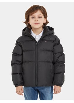 Tommy Hilfiger Kurtka zimowa Essential KB0KB08341 D Czarny Regular Fit ze sklepu MODIVO w kategorii Kurtki chłopięce - zdjęcie 182695543