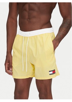 Tommy Hilfiger Szorty kąpielowe UM0UM03455 Żółty Regular Fit ze sklepu MODIVO w kategorii Kąpielówki - zdjęcie 182695620