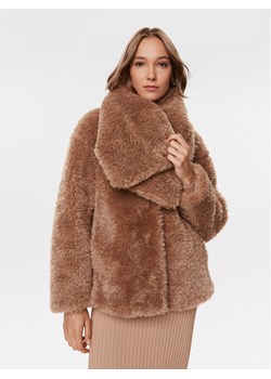 Guess Futro W3BL76 WEYQ0 Brązowy Regular Fit - id: 0000303015794 - marki Guess - 182695780 Guess Futro W3BL76 WEYQ0 Brązowy Regular Fit ze sklepu MODIVO w kategorii Futra damskie - zdjęcie 182695780