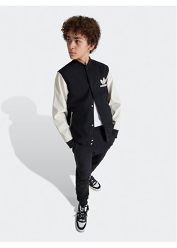 adidas Kurtka bomber adicolor IY7505 Czarny Regular Fit ze sklepu MODIVO w kategorii Kurtki chłopięce - zdjęcie 182697104