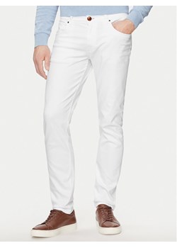 Bugatti Jeansy 3108D 56696A Biały Slim Fit ze sklepu MODIVO w kategorii Jeansy męskie - zdjęcie 182697851