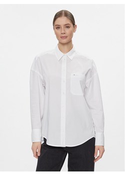 Tommy Jeans Koszula Tjw Ovs Cotton Shirt Ext DW0DW17356 Biały Regular Fit ze sklepu MODIVO w kategorii Koszule damskie - zdjęcie 182697954