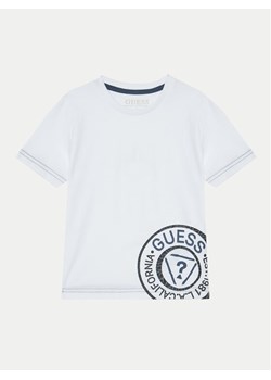 Guess T-Shirt N5RI15 K8HM4 Biały Regular Fit ze sklepu MODIVO w kategorii T-shirty chłopięce - zdjęcie 182699290