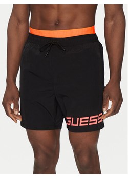 Guess Szorty kąpielowe F5GT12 WH1C2 Czarny Regular Fit ze sklepu MODIVO w kategorii Kąpielówki - zdjęcie 182699420