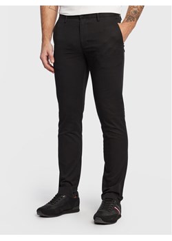 Tommy Hilfiger Chinosy Bleecker MW0MW26619 Czarny Slim Fit ze sklepu MODIVO w kategorii Spodnie męskie - zdjęcie 182699430