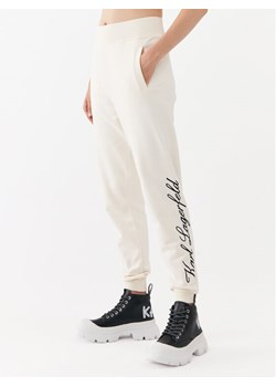 KARL LAGERFELD Spodnie dresowe 231W1050 Écru Regular Fit ze sklepu MODIVO w kategorii Spodnie damskie - zdjęcie 182699594