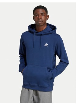 adidas Bluza Trefoil Essentials IX7668 Granatowy Regular Fit ze sklepu MODIVO w kategorii Bluzy męskie - zdjęcie 182700383