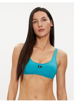 Calvin Klein Swimwear Góra od bikini KW0KW02344 Niebieski ze sklepu MODIVO w kategorii Stroje kąpielowe - zdjęcie 182700970