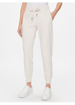 DKNY Sport Spodnie dresowe DP2P1917 Beżowy Classic Fit ze sklepu MODIVO w kategorii Spodnie damskie - zdjęcie 182701141