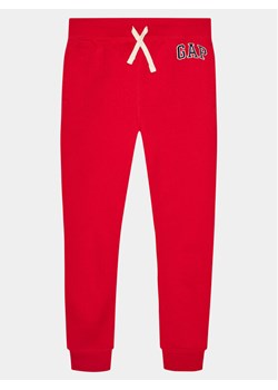 Gap Spodnie dresowe 550068-02 Czerwony Regular Fit ze sklepu MODIVO w kategorii Spodnie chłopięce - zdjęcie 182701232