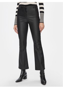 Vero Moda Spodnie z imitacji skóry 10300232 Czarny Flared Fit ze sklepu MODIVO w kategorii Spodnie damskie - zdjęcie 182702921