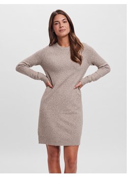 Vero Moda Sukienka dzianinowa 10215523 Beżowy Relaxed Fit ze sklepu MODIVO w kategorii Sukienki - zdjęcie 182702950
