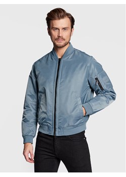Calvin Klein Kurtka bomber Hero K10K109907 Niebieski Relaxed Fit ze sklepu MODIVO w kategorii Kurtki męskie - zdjęcie 182702951