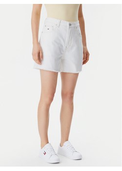 Tommy Jeans Szorty jeansowe DW0DW20093 Écru Mom Fit ze sklepu MODIVO w kategorii Szorty - zdjęcie 182703391