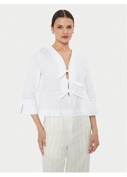 ViCOLO Bluzka TB1518 Biały Regular Fit ze sklepu MODIVO w kategorii Bluzki damskie - zdjęcie 182703623