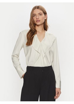 Calvin Klein Bluzka K20K208067 Écru Regular Fit ze sklepu MODIVO w kategorii Bluzki damskie - zdjęcie 182703731