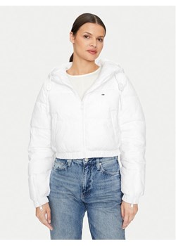Tommy Jeans Kurtka zimowa DW0DW18313 Biały Cropped Fit ze sklepu MODIVO w kategorii Kurtki damskie - zdjęcie 182704042