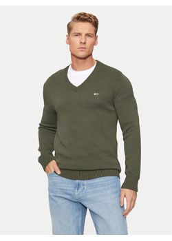Tommy Jeans Sweter Essential DM0DM19429 Zielony Slim Fit ze sklepu MODIVO w kategorii Swetry męskie - zdjęcie 182704333
