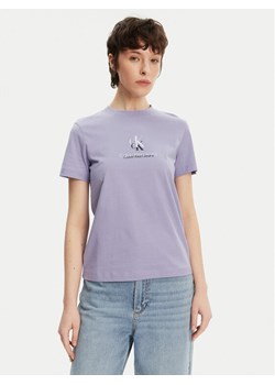 Calvin Klein Jeans T-Shirt Shadow Graphic J20J225545 Fioletowy Regular Fit ze sklepu MODIVO w kategorii Bluzki damskie - zdjęcie 182704561