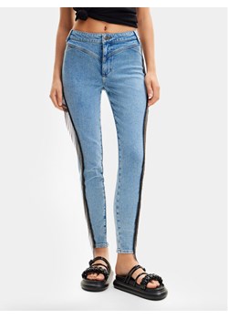 Desigual Jeansy Lena 24SWDD70 Niebieski Skinny Fit ze sklepu MODIVO w kategorii Jeansy damskie - zdjęcie 182705234