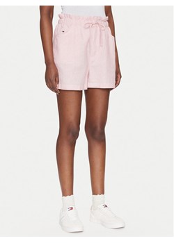 Tommy Jeans Szorty materiałowe DW0DW20360 Różowy Regular Fit ze sklepu MODIVO w kategorii Szorty - zdjęcie 182705402