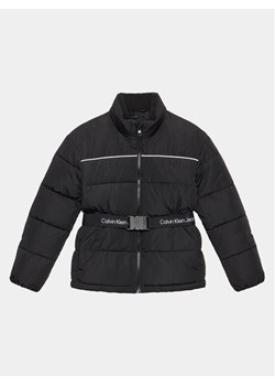 Calvin Klein Jeans Kurtka zimowa Logo Tape IG0IG02057 Czarny Regular Fit ze sklepu MODIVO w kategorii Kurtki chłopięce - zdjęcie 182705682
