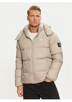 Calvin Klein Jeans Kurtka puchowa Essentials J30J325946 Beżowy Regular Fit ze sklepu MODIVO w kategorii Kurtki męskie - zdjęcie 182705754