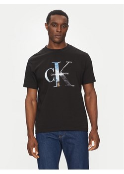 Calvin Klein Jeans T-Shirt Photo Monogram J30J327483 Czarny Regular Fit ze sklepu MODIVO w kategorii T-shirty męskie - zdjęcie 182706134