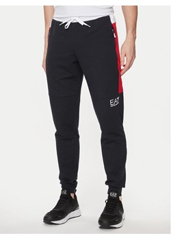EA7 Emporio Armani Spodnie dresowe 3DPP66 PJLIZ 1578 Granatowy Regular Fit ze sklepu MODIVO w kategorii Spodnie męskie - zdjęcie 182706254