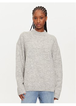 Calvin Klein Sweter J20J224636 Szary Regular Fit ze sklepu MODIVO w kategorii Swetry damskie - zdjęcie 182706611