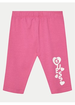 Guess Spodnie dresowe K5GB03 J1314 Różowy Regular Fit ze sklepu MODIVO w kategorii Spodnie i półśpiochy - zdjęcie 182706744
