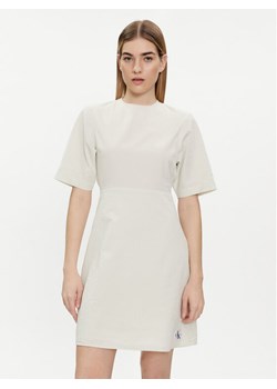 Calvin Klein Jeans Sukienka letnia J20J223425 Écru Regular Fit ze sklepu MODIVO w kategorii Sukienki - zdjęcie 182707253