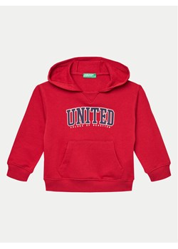 United Colors Of Benetton Bluza 3J68G200Q Czerwony Regular Fit - id: 0000304290688 - marki United Colors Of Benetton - 182707413 United Colors Of Benetton Bluza 3J68G200Q Czerwony Regular Fit ze sklepu MODIVO w kategorii Bluzy chłopięce - zdjęcie 182707413