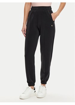 Guess Spodnie dresowe V5RB11 KCAY2 Czarny Regular Fit ze sklepu MODIVO w kategorii Spodnie damskie - zdjęcie 182707571