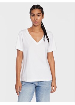 Calvin Klein T-Shirt Smooth K20K205338 Biały Regular Fit ze sklepu MODIVO w kategorii Bluzki damskie - zdjęcie 182707591