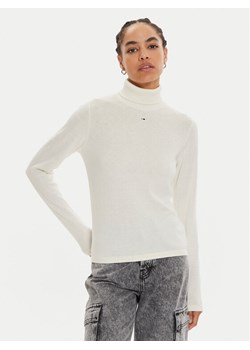 Tommy Jeans Golf Essential DW0DW19686 Écru Regular Fit ze sklepu MODIVO w kategorii Swetry damskie - zdjęcie 182707691