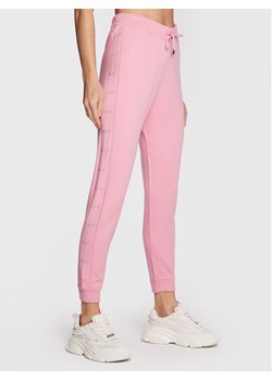 Liu Jo Sport Spodnie dzianinowe TF2106 MA63M Różowy Regular Fit ze sklepu MODIVO w kategorii Spodnie damskie - zdjęcie 182707850