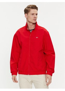 Tommy Jeans Kurtka bomber Essential DM0DM17982 Czerwony Regular Fit - id: 0000303419424 - marki Tommy Jeans - 182708462 Tommy Jeans Kurtka bomber Essential DM0DM17982 Czerwony Regular Fit ze sklepu MODIVO w kategorii Kurtki męskie - zdjęcie 182708462