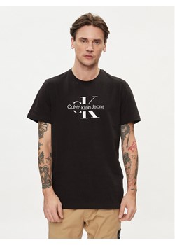 Calvin Klein Jeans T-Shirt Distrupted J30J325190 Czarny Regular Fit ze sklepu MODIVO w kategorii T-shirty męskie - zdjęcie 182708670