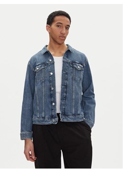 Calvin Klein Jeans Kurtka jeansowa J30J327588 Niebieski Slim Fit ze sklepu MODIVO w kategorii Kurtki męskie - zdjęcie 182708720