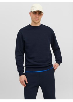 Jack&Jones Bluza Bradley 12249341 Granatowy Relaxed Fit ze sklepu MODIVO w kategorii Bluzy męskie - zdjęcie 182709080