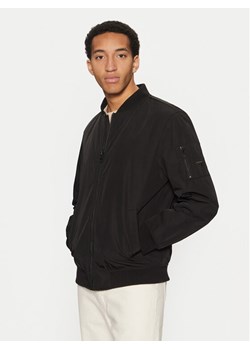 Guess Kurtka bomber M5RL02 WGU82 Czarny Regular Fit - id: 0000304583650 - marki Guess - 182709112 Guess Kurtka bomber M5RL02 WGU82 Czarny Regular Fit ze sklepu MODIVO w kategorii Kurtki męskie - zdjęcie 182709112